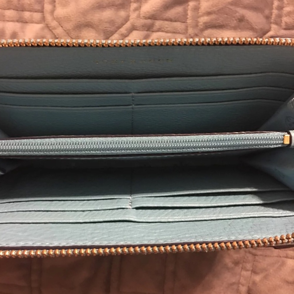 Tory Burch All-T EastWest Tote &Continental Wallet - Picture 8 of 8